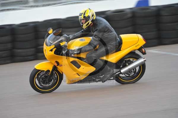 Motorcycle action photographs;Rockingham;Rockingham photographs;Trackday digital images;event digital images;eventdigitalimages;no limits trackday;peter wileman photography;rockingham corby northamptonshire;trackday;trackday photos