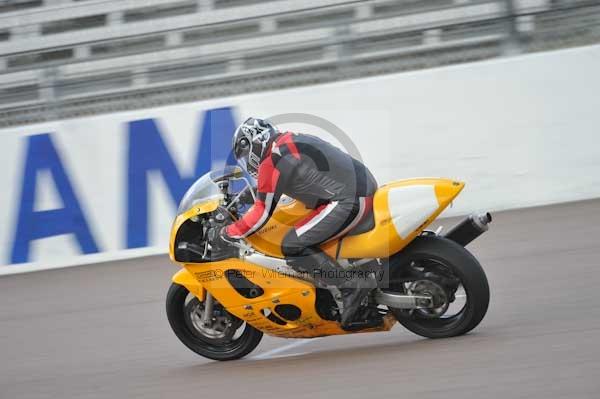 Motorcycle action photographs;Rockingham;Rockingham photographs;Trackday digital images;event digital images;eventdigitalimages;no limits trackday;peter wileman photography;rockingham corby northamptonshire;trackday;trackday photos