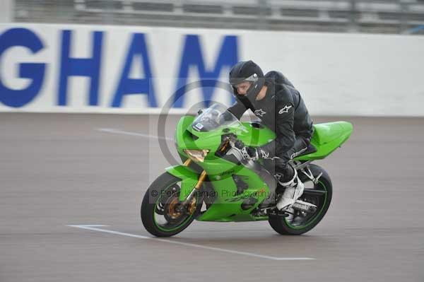 Motorcycle action photographs;Rockingham;Rockingham photographs;Trackday digital images;event digital images;eventdigitalimages;no limits trackday;peter wileman photography;rockingham corby northamptonshire;trackday;trackday photos