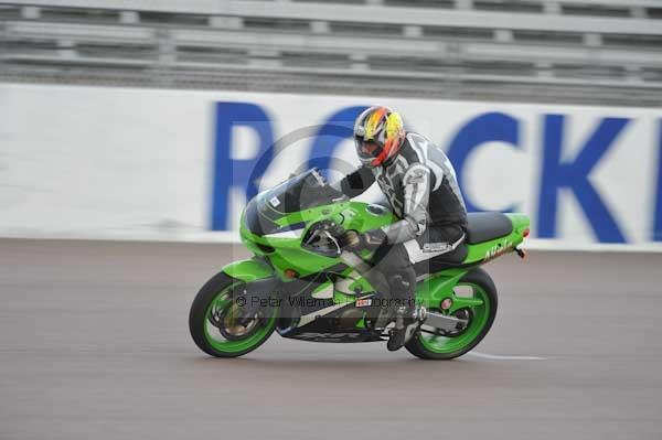 Motorcycle action photographs;Rockingham;Rockingham photographs;Trackday digital images;event digital images;eventdigitalimages;no limits trackday;peter wileman photography;rockingham corby northamptonshire;trackday;trackday photos