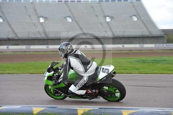 Motorcycle action photographs;Rockingham;Rockingham photographs;Trackday digital images;event digital images;eventdigitalimages;no limits trackday;peter wileman photography;rockingham corby northamptonshire;trackday;trackday photos