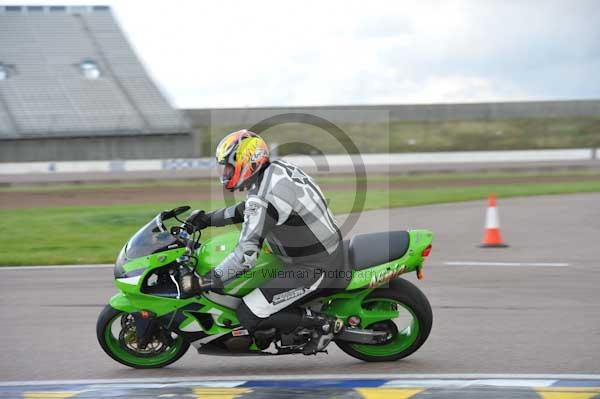 Motorcycle action photographs;Rockingham;Rockingham photographs;Trackday digital images;event digital images;eventdigitalimages;no limits trackday;peter wileman photography;rockingham corby northamptonshire;trackday;trackday photos