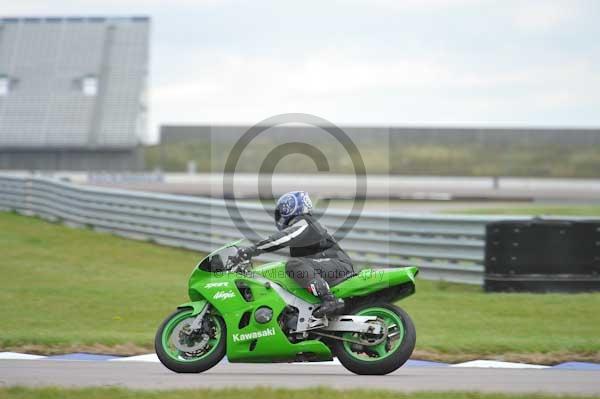 Motorcycle action photographs;Rockingham;Rockingham photographs;Trackday digital images;event digital images;eventdigitalimages;no limits trackday;peter wileman photography;rockingham corby northamptonshire;trackday;trackday photos