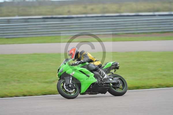 Motorcycle action photographs;Rockingham;Rockingham photographs;Trackday digital images;event digital images;eventdigitalimages;no limits trackday;peter wileman photography;rockingham corby northamptonshire;trackday;trackday photos