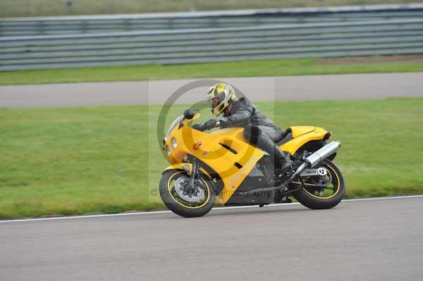 Motorcycle action photographs;Rockingham;Rockingham photographs;Trackday digital images;event digital images;eventdigitalimages;no limits trackday;peter wileman photography;rockingham corby northamptonshire;trackday;trackday photos