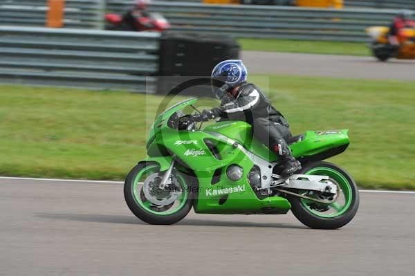 Motorcycle action photographs;Rockingham;Rockingham photographs;Trackday digital images;event digital images;eventdigitalimages;no limits trackday;peter wileman photography;rockingham corby northamptonshire;trackday;trackday photos