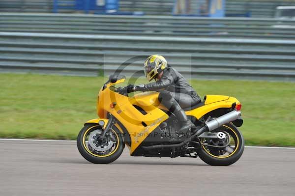 Motorcycle action photographs;Rockingham;Rockingham photographs;Trackday digital images;event digital images;eventdigitalimages;no limits trackday;peter wileman photography;rockingham corby northamptonshire;trackday;trackday photos