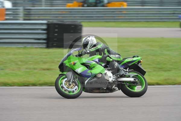 Motorcycle action photographs;Rockingham;Rockingham photographs;Trackday digital images;event digital images;eventdigitalimages;no limits trackday;peter wileman photography;rockingham corby northamptonshire;trackday;trackday photos