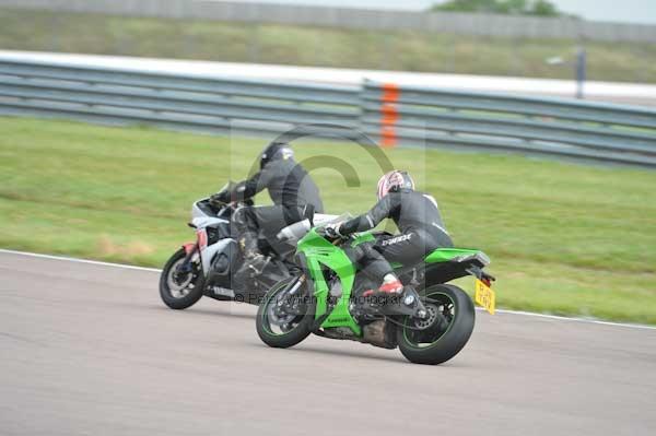 Motorcycle action photographs;Rockingham;Rockingham photographs;Trackday digital images;event digital images;eventdigitalimages;no limits trackday;peter wileman photography;rockingham corby northamptonshire;trackday;trackday photos