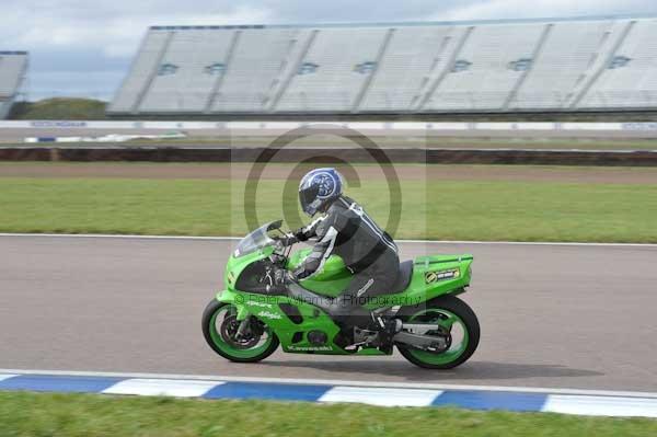Motorcycle action photographs;Rockingham;Rockingham photographs;Trackday digital images;event digital images;eventdigitalimages;no limits trackday;peter wileman photography;rockingham corby northamptonshire;trackday;trackday photos