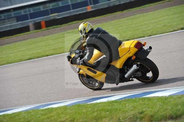 Motorcycle action photographs;Rockingham;Rockingham photographs;Trackday digital images;event digital images;eventdigitalimages;no limits trackday;peter wileman photography;rockingham corby northamptonshire;trackday;trackday photos