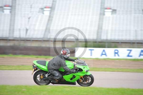 Motorcycle action photographs;Rockingham;Rockingham photographs;Trackday digital images;event digital images;eventdigitalimages;no limits trackday;peter wileman photography;rockingham corby northamptonshire;trackday;trackday photos