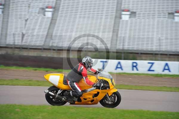Motorcycle action photographs;Rockingham;Rockingham photographs;Trackday digital images;event digital images;eventdigitalimages;no limits trackday;peter wileman photography;rockingham corby northamptonshire;trackday;trackday photos