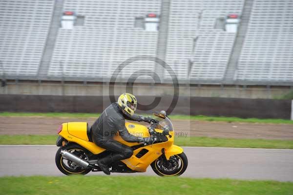 Motorcycle action photographs;Rockingham;Rockingham photographs;Trackday digital images;event digital images;eventdigitalimages;no limits trackday;peter wileman photography;rockingham corby northamptonshire;trackday;trackday photos