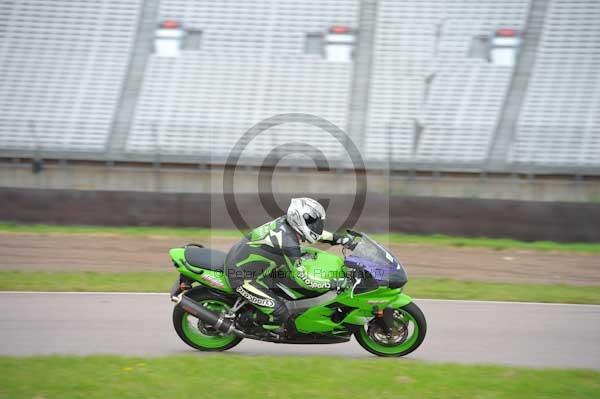 Motorcycle action photographs;Rockingham;Rockingham photographs;Trackday digital images;event digital images;eventdigitalimages;no limits trackday;peter wileman photography;rockingham corby northamptonshire;trackday;trackday photos