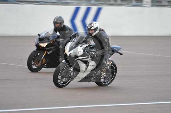 Motorcycle action photographs;Rockingham;Rockingham photographs;Trackday digital images;event digital images;eventdigitalimages;no limits trackday;peter wileman photography;rockingham corby northamptonshire;trackday;trackday photos