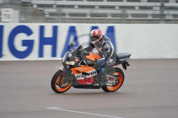 Motorcycle action photographs;Rockingham;Rockingham photographs;Trackday digital images;event digital images;eventdigitalimages;no limits trackday;peter wileman photography;rockingham corby northamptonshire;trackday;trackday photos