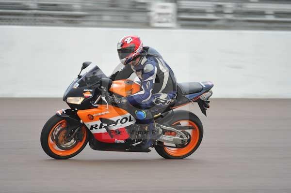 Motorcycle action photographs;Rockingham;Rockingham photographs;Trackday digital images;event digital images;eventdigitalimages;no limits trackday;peter wileman photography;rockingham corby northamptonshire;trackday;trackday photos