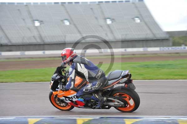 Motorcycle action photographs;Rockingham;Rockingham photographs;Trackday digital images;event digital images;eventdigitalimages;no limits trackday;peter wileman photography;rockingham corby northamptonshire;trackday;trackday photos