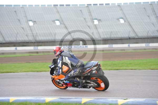 Motorcycle action photographs;Rockingham;Rockingham photographs;Trackday digital images;event digital images;eventdigitalimages;no limits trackday;peter wileman photography;rockingham corby northamptonshire;trackday;trackday photos