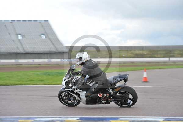 Motorcycle action photographs;Rockingham;Rockingham photographs;Trackday digital images;event digital images;eventdigitalimages;no limits trackday;peter wileman photography;rockingham corby northamptonshire;trackday;trackday photos