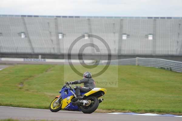 Motorcycle action photographs;Rockingham;Rockingham photographs;Trackday digital images;event digital images;eventdigitalimages;no limits trackday;peter wileman photography;rockingham corby northamptonshire;trackday;trackday photos