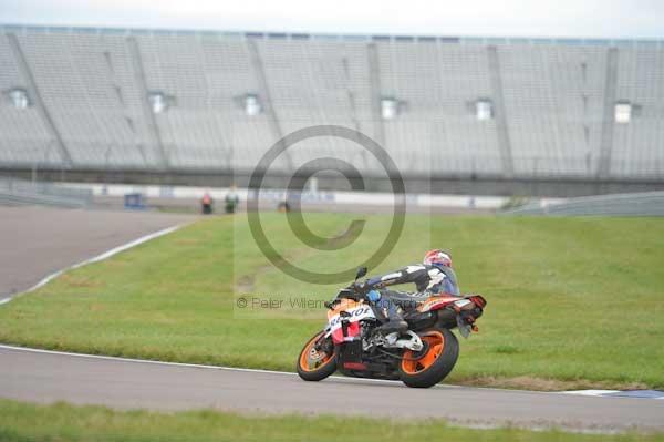 Motorcycle action photographs;Rockingham;Rockingham photographs;Trackday digital images;event digital images;eventdigitalimages;no limits trackday;peter wileman photography;rockingham corby northamptonshire;trackday;trackday photos