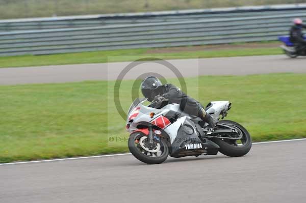 Motorcycle action photographs;Rockingham;Rockingham photographs;Trackday digital images;event digital images;eventdigitalimages;no limits trackday;peter wileman photography;rockingham corby northamptonshire;trackday;trackday photos