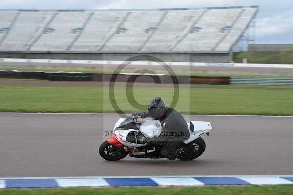 Motorcycle action photographs;Rockingham;Rockingham photographs;Trackday digital images;event digital images;eventdigitalimages;no limits trackday;peter wileman photography;rockingham corby northamptonshire;trackday;trackday photos