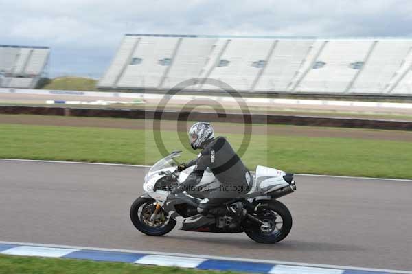Motorcycle action photographs;Rockingham;Rockingham photographs;Trackday digital images;event digital images;eventdigitalimages;no limits trackday;peter wileman photography;rockingham corby northamptonshire;trackday;trackday photos