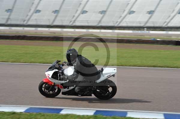 Motorcycle action photographs;Rockingham;Rockingham photographs;Trackday digital images;event digital images;eventdigitalimages;no limits trackday;peter wileman photography;rockingham corby northamptonshire;trackday;trackday photos