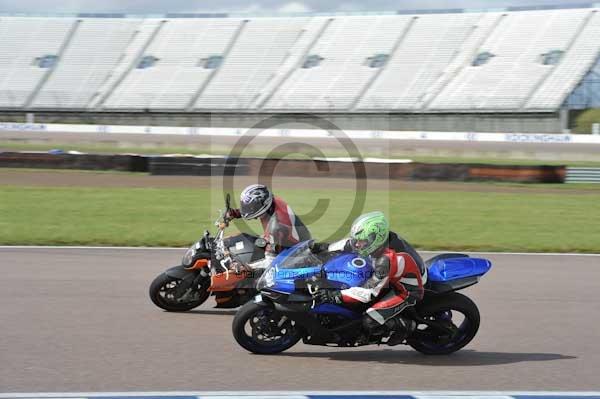 Motorcycle action photographs;Rockingham;Rockingham photographs;Trackday digital images;event digital images;eventdigitalimages;no limits trackday;peter wileman photography;rockingham corby northamptonshire;trackday;trackday photos