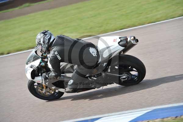 Motorcycle action photographs;Rockingham;Rockingham photographs;Trackday digital images;event digital images;eventdigitalimages;no limits trackday;peter wileman photography;rockingham corby northamptonshire;trackday;trackday photos