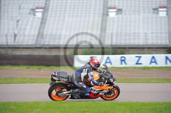 Motorcycle action photographs;Rockingham;Rockingham photographs;Trackday digital images;event digital images;eventdigitalimages;no limits trackday;peter wileman photography;rockingham corby northamptonshire;trackday;trackday photos