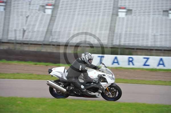 Motorcycle action photographs;Rockingham;Rockingham photographs;Trackday digital images;event digital images;eventdigitalimages;no limits trackday;peter wileman photography;rockingham corby northamptonshire;trackday;trackday photos