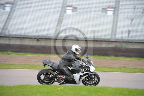 Motorcycle action photographs;Rockingham;Rockingham photographs;Trackday digital images;event digital images;eventdigitalimages;no limits trackday;peter wileman photography;rockingham corby northamptonshire;trackday;trackday photos