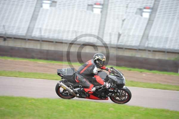 Motorcycle action photographs;Rockingham;Rockingham photographs;Trackday digital images;event digital images;eventdigitalimages;no limits trackday;peter wileman photography;rockingham corby northamptonshire;trackday;trackday photos