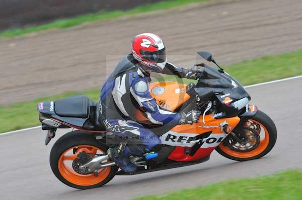 Motorcycle action photographs;Rockingham;Rockingham photographs;Trackday digital images;event digital images;eventdigitalimages;no limits trackday;peter wileman photography;rockingham corby northamptonshire;trackday;trackday photos