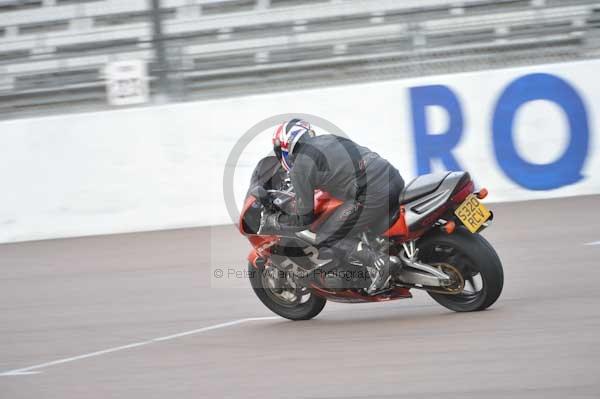 Motorcycle action photographs;Rockingham;Rockingham photographs;Trackday digital images;event digital images;eventdigitalimages;no limits trackday;peter wileman photography;rockingham corby northamptonshire;trackday;trackday photos