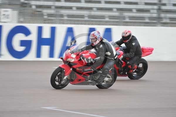 Motorcycle action photographs;Rockingham;Rockingham photographs;Trackday digital images;event digital images;eventdigitalimages;no limits trackday;peter wileman photography;rockingham corby northamptonshire;trackday;trackday photos