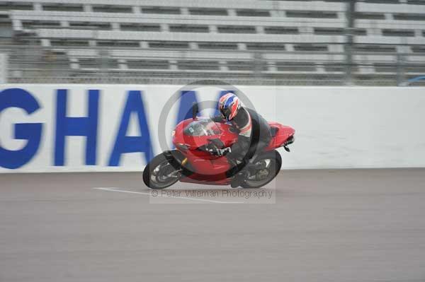 Motorcycle action photographs;Rockingham;Rockingham photographs;Trackday digital images;event digital images;eventdigitalimages;no limits trackday;peter wileman photography;rockingham corby northamptonshire;trackday;trackday photos