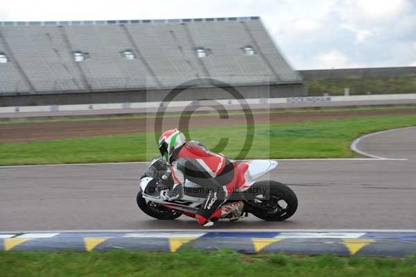 Motorcycle action photographs;Rockingham;Rockingham photographs;Trackday digital images;event digital images;eventdigitalimages;no limits trackday;peter wileman photography;rockingham corby northamptonshire;trackday;trackday photos