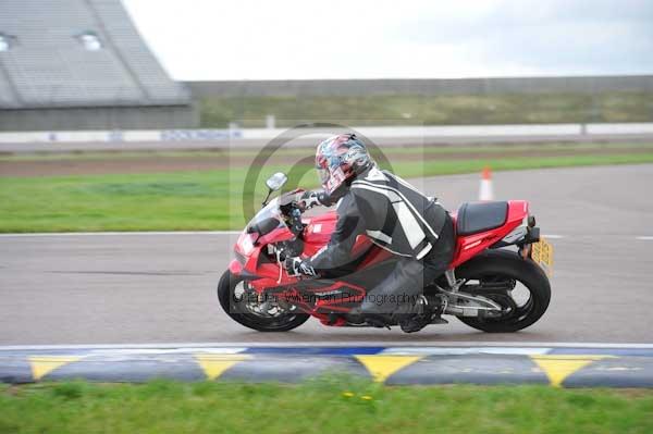 Motorcycle action photographs;Rockingham;Rockingham photographs;Trackday digital images;event digital images;eventdigitalimages;no limits trackday;peter wileman photography;rockingham corby northamptonshire;trackday;trackday photos