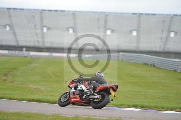 Motorcycle action photographs;Rockingham;Rockingham photographs;Trackday digital images;event digital images;eventdigitalimages;no limits trackday;peter wileman photography;rockingham corby northamptonshire;trackday;trackday photos