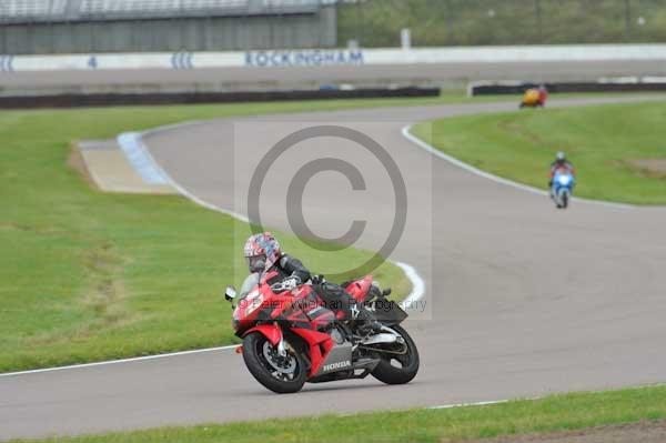 Motorcycle action photographs;Rockingham;Rockingham photographs;Trackday digital images;event digital images;eventdigitalimages;no limits trackday;peter wileman photography;rockingham corby northamptonshire;trackday;trackday photos