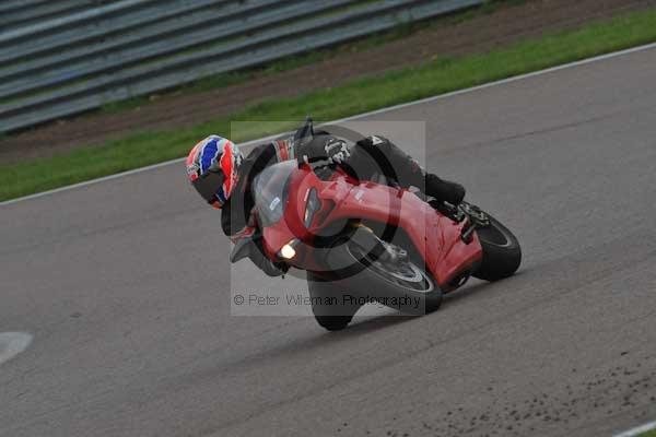 Motorcycle action photographs;Rockingham;Rockingham photographs;Trackday digital images;event digital images;eventdigitalimages;no limits trackday;peter wileman photography;rockingham corby northamptonshire;trackday;trackday photos