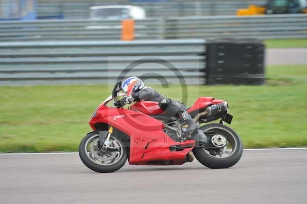 Motorcycle action photographs;Rockingham;Rockingham photographs;Trackday digital images;event digital images;eventdigitalimages;no limits trackday;peter wileman photography;rockingham corby northamptonshire;trackday;trackday photos