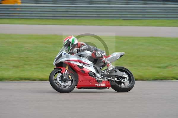 Motorcycle action photographs;Rockingham;Rockingham photographs;Trackday digital images;event digital images;eventdigitalimages;no limits trackday;peter wileman photography;rockingham corby northamptonshire;trackday;trackday photos