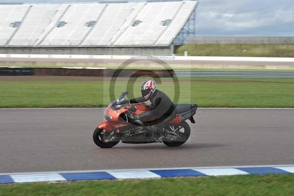 Motorcycle action photographs;Rockingham;Rockingham photographs;Trackday digital images;event digital images;eventdigitalimages;no limits trackday;peter wileman photography;rockingham corby northamptonshire;trackday;trackday photos