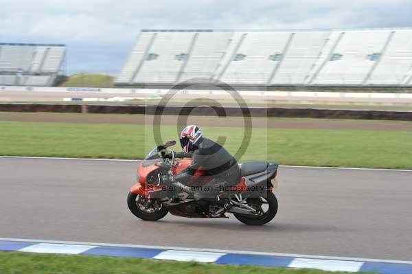 Motorcycle action photographs;Rockingham;Rockingham photographs;Trackday digital images;event digital images;eventdigitalimages;no limits trackday;peter wileman photography;rockingham corby northamptonshire;trackday;trackday photos